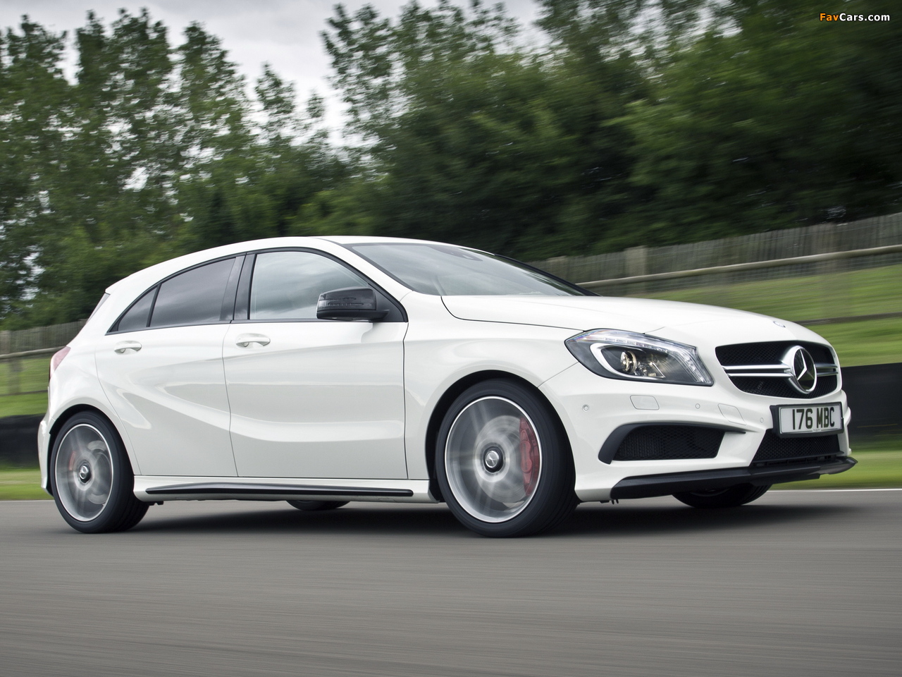 Images of Mercedes-Benz A 45 AMG UK-spec (W176) 2013 (1280 x 960)