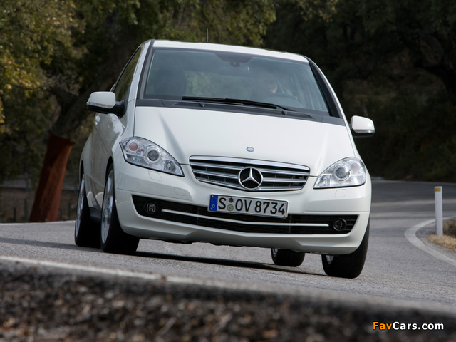 Mercedes-Benz A 170 3-door (W169) 2008–12 images (640 x 480)