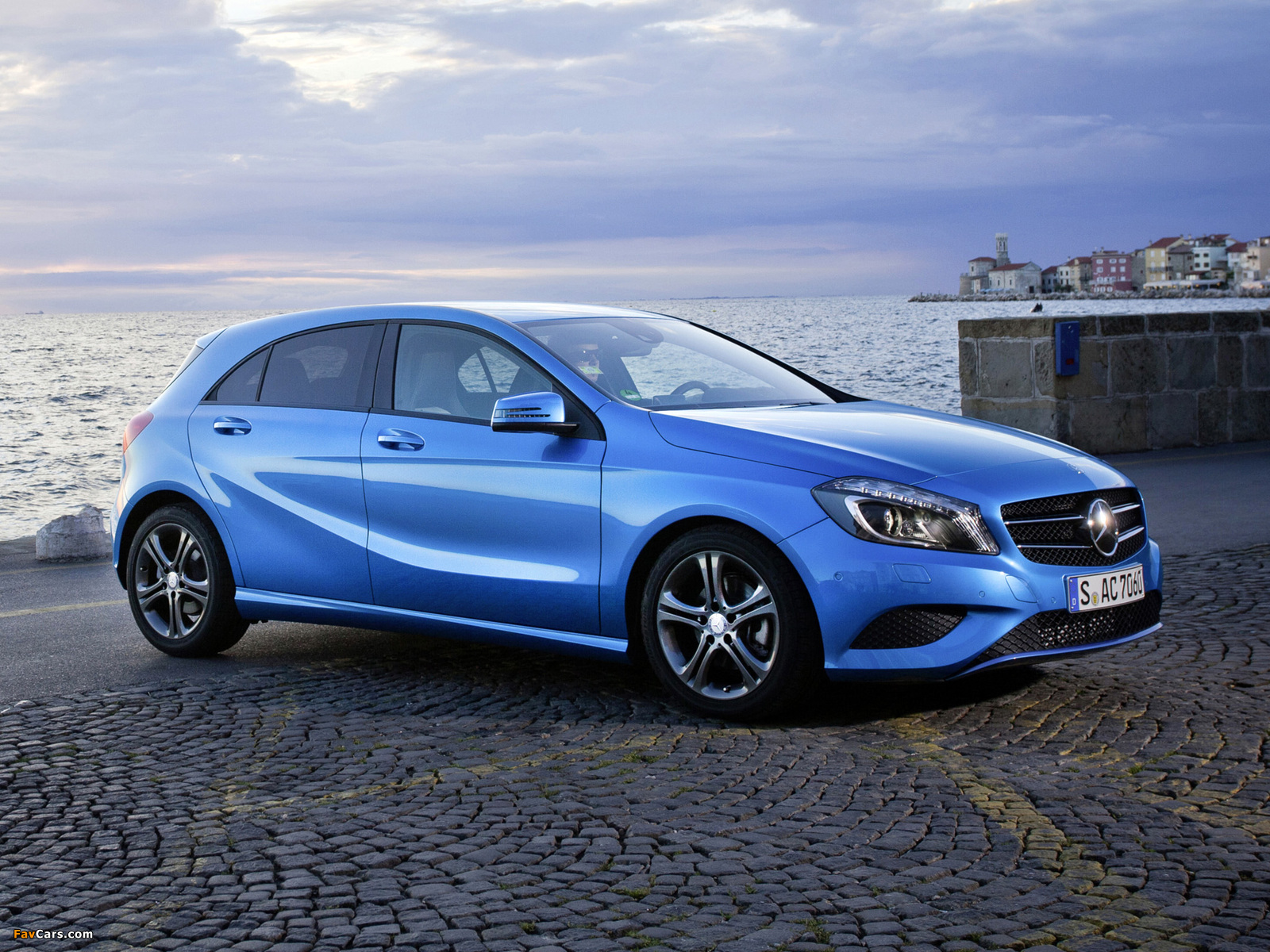 Mercedes-Benz A 200 Urban Package (W176) 2012 wallpapers (1600 x 1200)