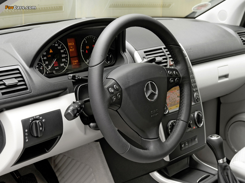 Photos of Mercedes-Benz A 160 CDI 5-door (W169) 2008–12 (800 x 600)