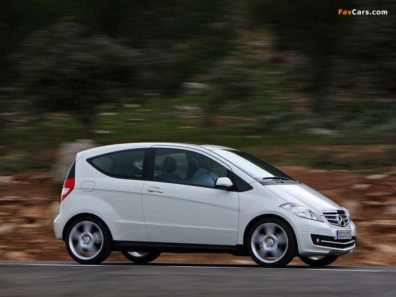 Photos of Mercedes-Benz A 170 3-door (W169) 2008–12 (800 x 600)