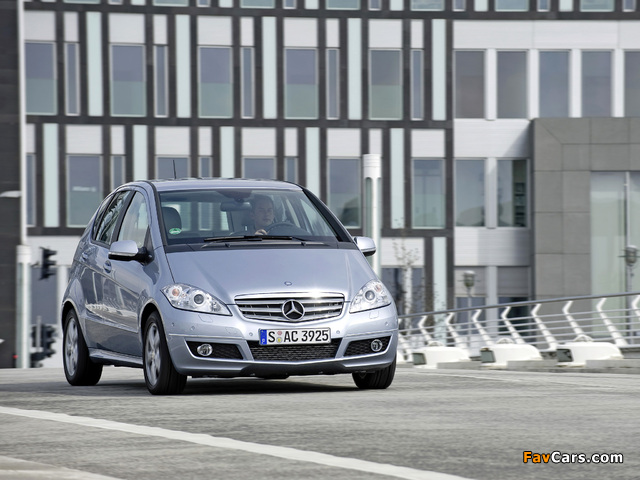 Photos of Mercedes-Benz A 160 CDI 5-door (W169) 2008–12 (640 x 480)