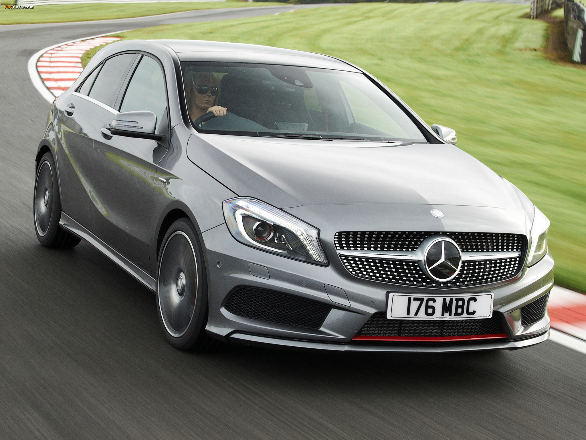 Photos of Mercedes-Benz A 250 AMG Sport Package UK-spec (W176) 2012 (2048 x 1536)