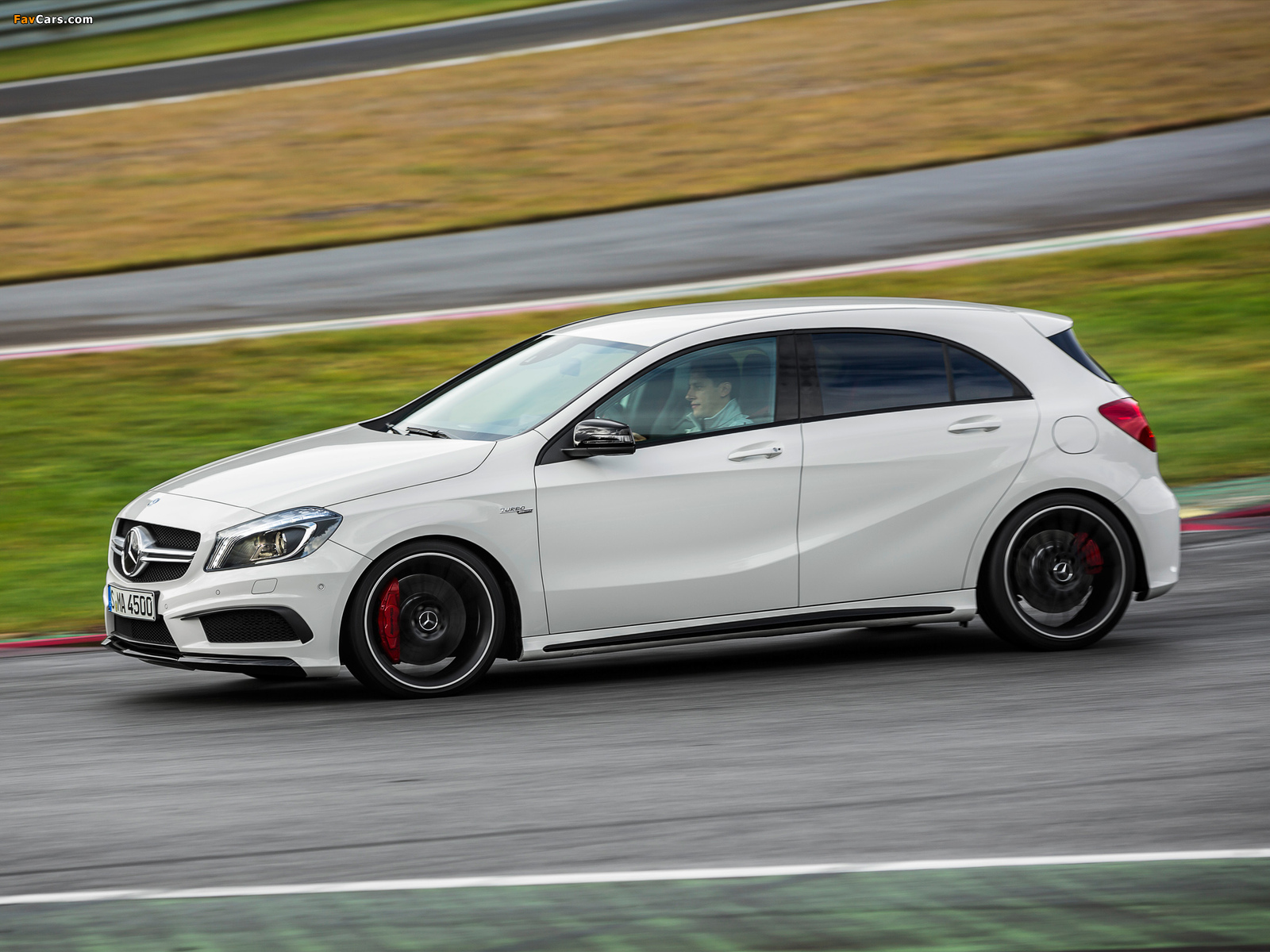 Photos of Mercedes-Benz A 45 AMG (W176) 2013 (1600 x 1200)