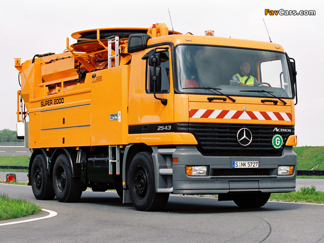 Images of Mercedes-Benz Actros 2543 Road Service (MP1) 1997–2002 (640 x 480)