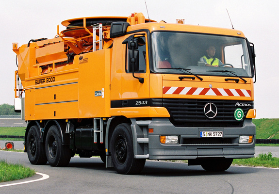 Images of Mercedes-Benz Actros 2543 Road Service (MP1) 1997–2002