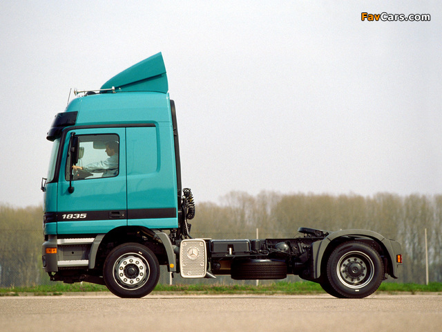 Mercedes-Benz Actros 1835 Lowliner (MP1) 1997–2002 photos (640 x 480)