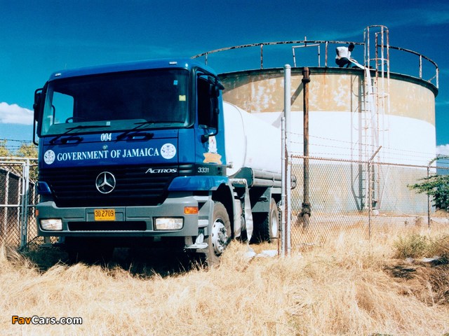 Mercedes-Benz Actros 3331 (MP1) 1997–2002 pictures (640 x 480)