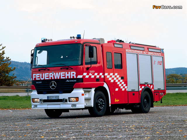 Mercedes-Benz Actros 1835 Feuerwehr by Ziegler (MP1) 1997–2002 wallpapers (640 x 480)