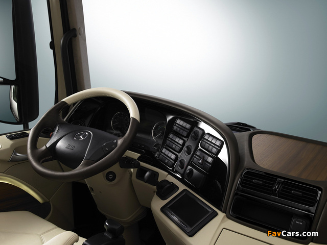 Mercedes-Benz Actros 1860 Study Space Max Concept (MP2) 2006 wallpapers (640 x 480)