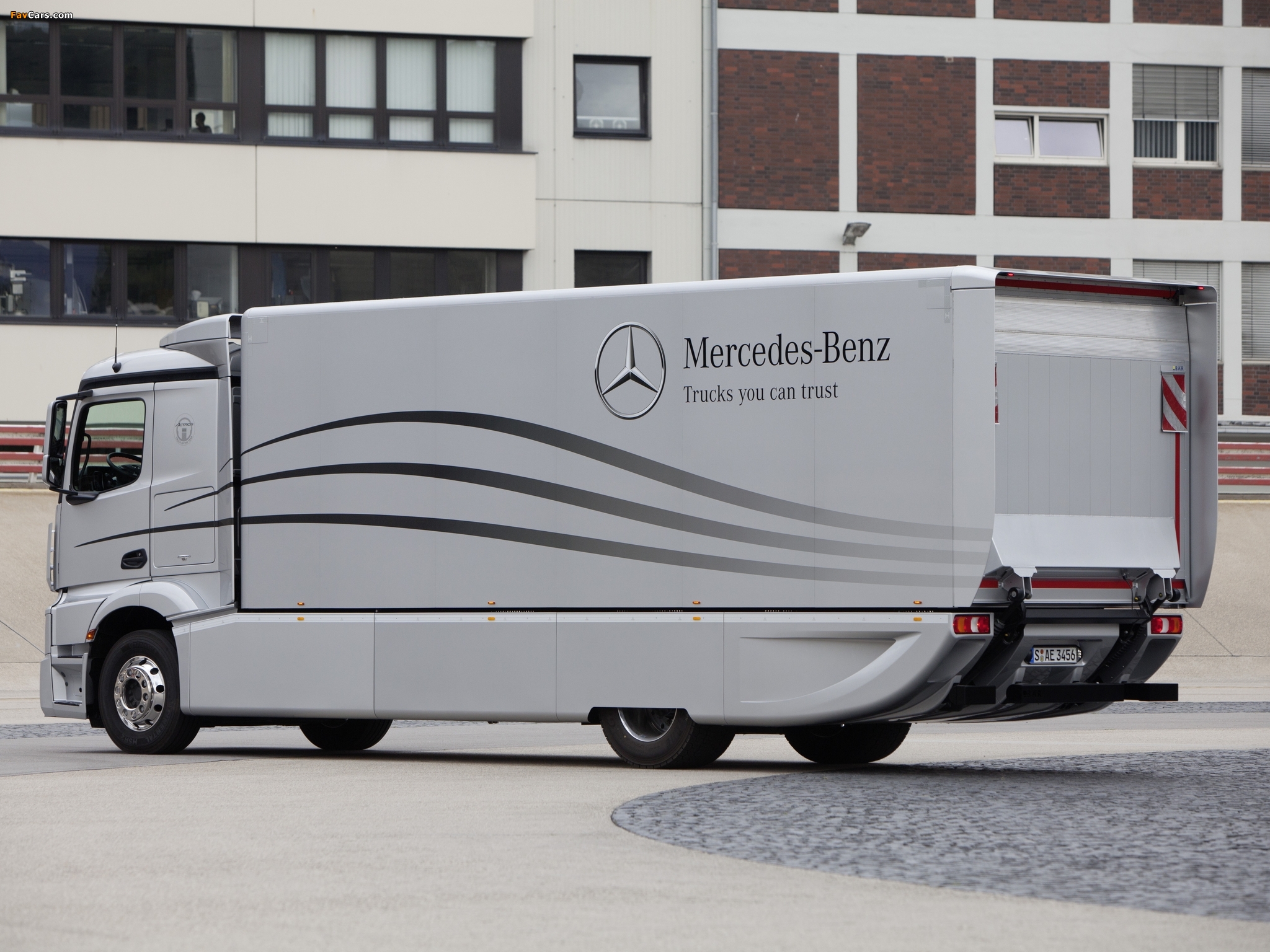 Mercedes-Benz Actros Aerodynamic Truck Concept 2012 wallpapers (2048 x 1536)