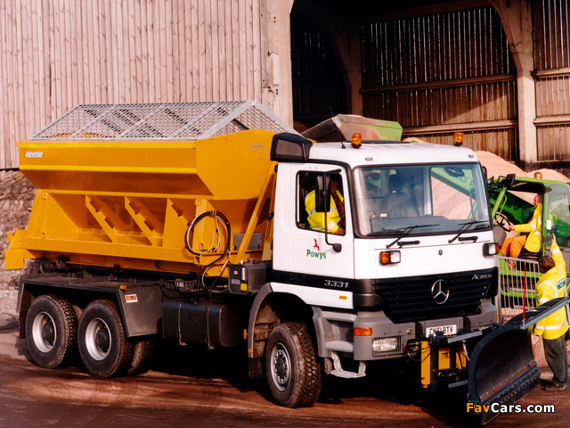 Photos of Mercedes-Benz Actros 3331 Road Service UK-spec (MP1) 1997–2002 (640 x 480)