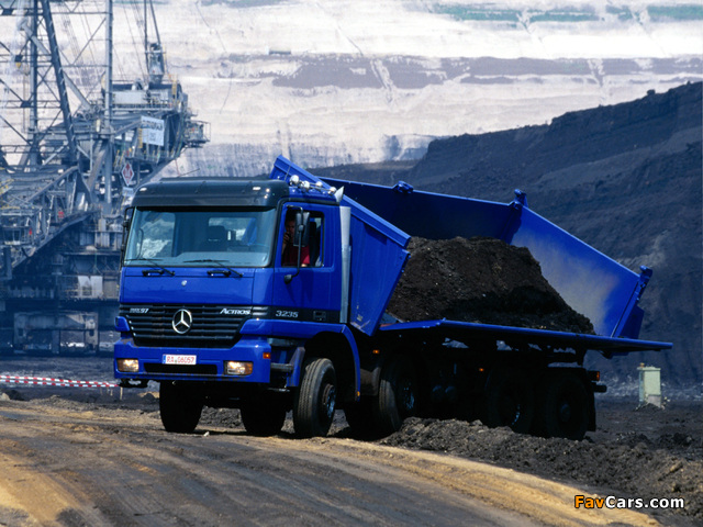 Photos of Mercedes-Benz Actros 3235 (MP1) 1997–2002 (640 x 480)