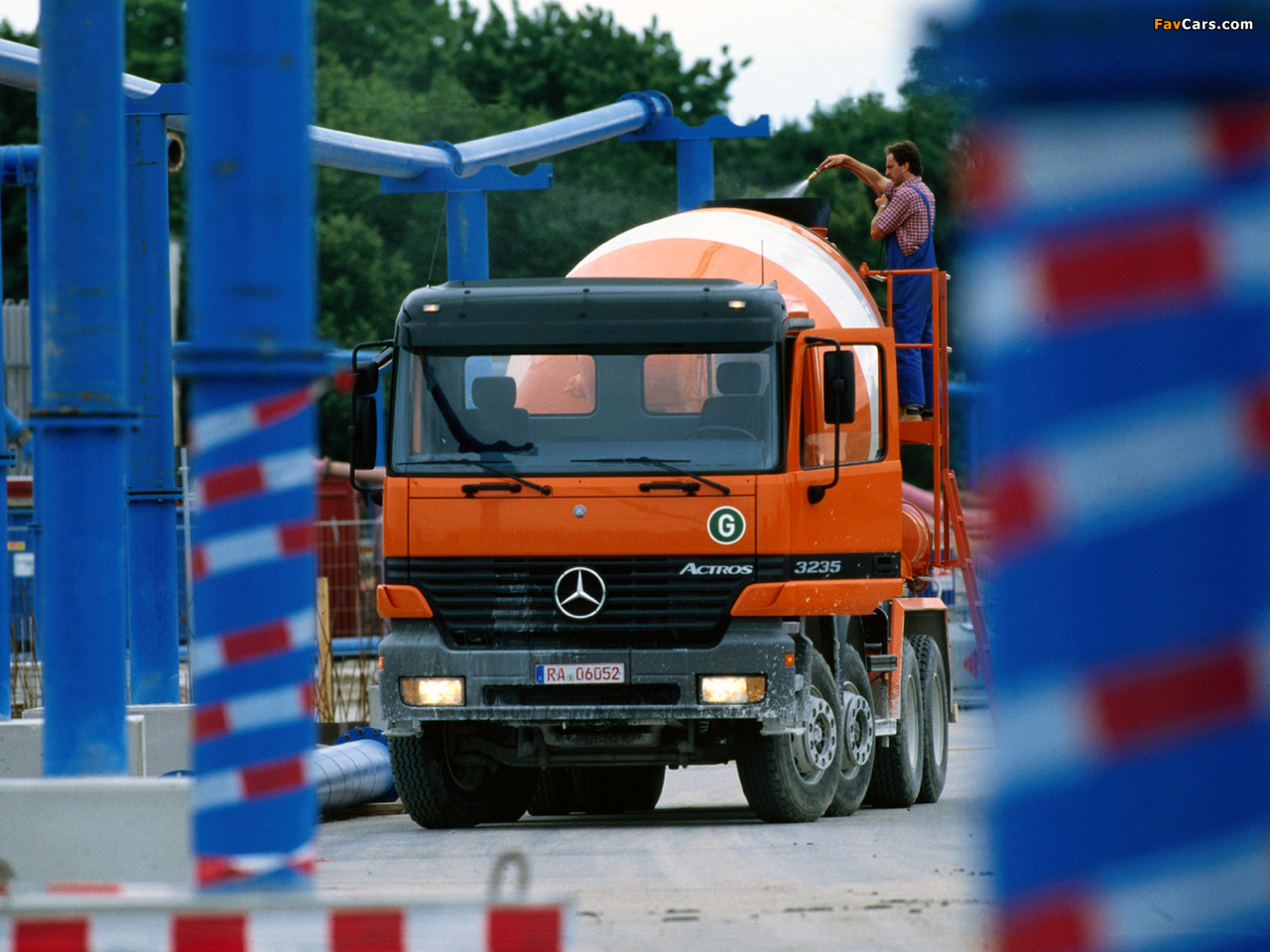 Photos of Mercedes-Benz Actros 3235 Mixer (MP1) 1997–2002 (1280 x 960)