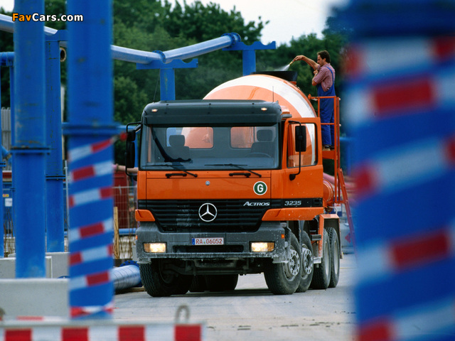 Photos of Mercedes-Benz Actros 3235 Mixer (MP1) 1997–2002 (640 x 480)