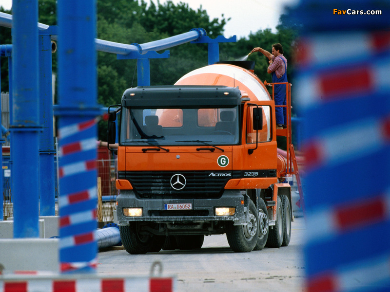 Photos of Mercedes-Benz Actros 3235 Mixer (MP1) 1997–2002 (800 x 600)