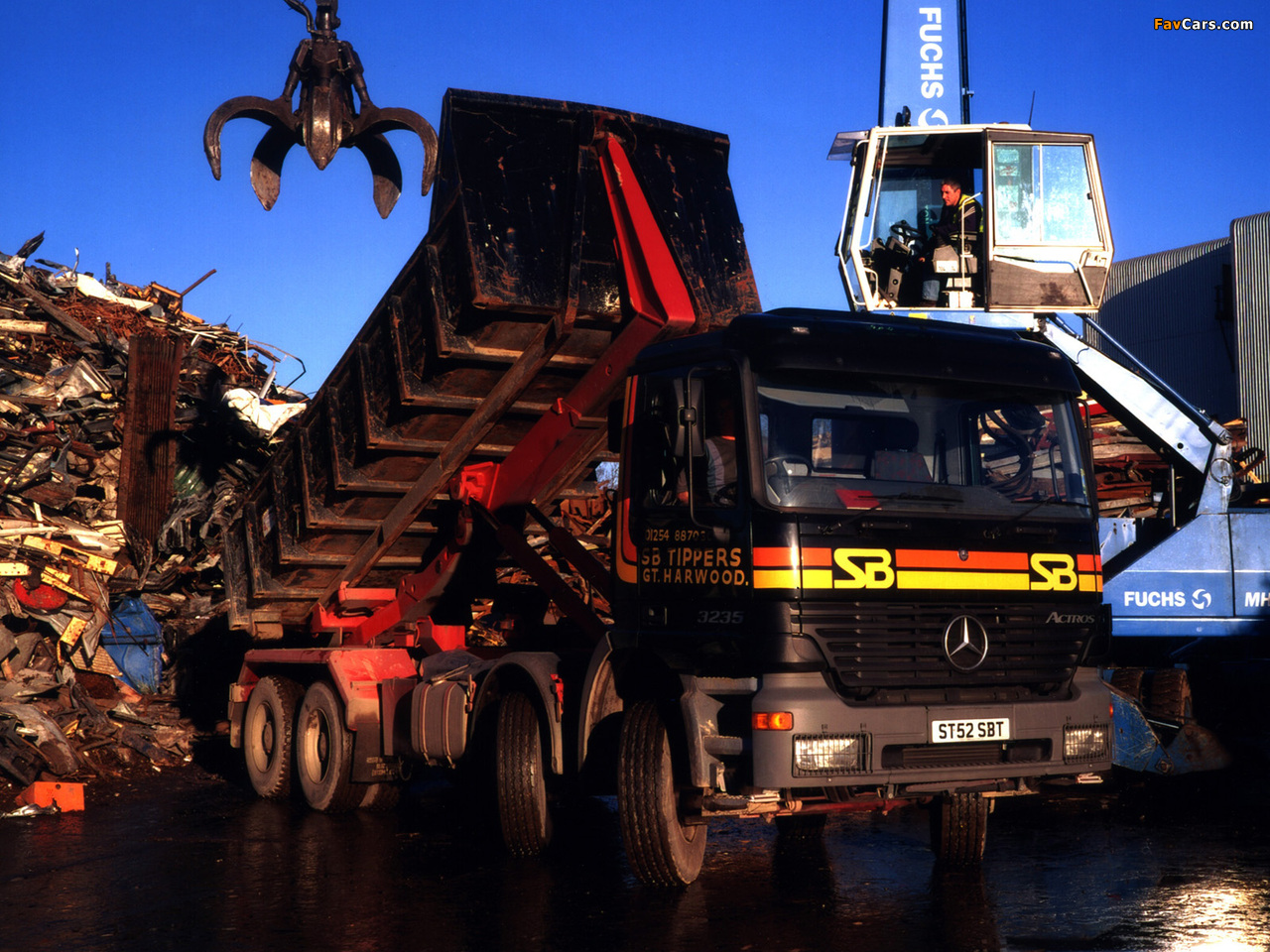 Photos of Mercedes-Benz Actros 3235 UK-spec (MP1) 1997–2002 (1280 x 960)