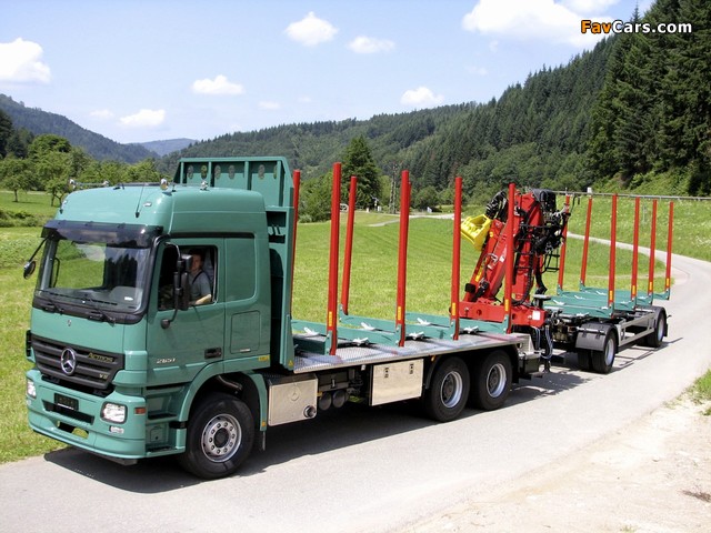 Pictures of Mercedes-Benz Actros 2651 Timber Truck (MP2) 2002–09 (640 x 480)