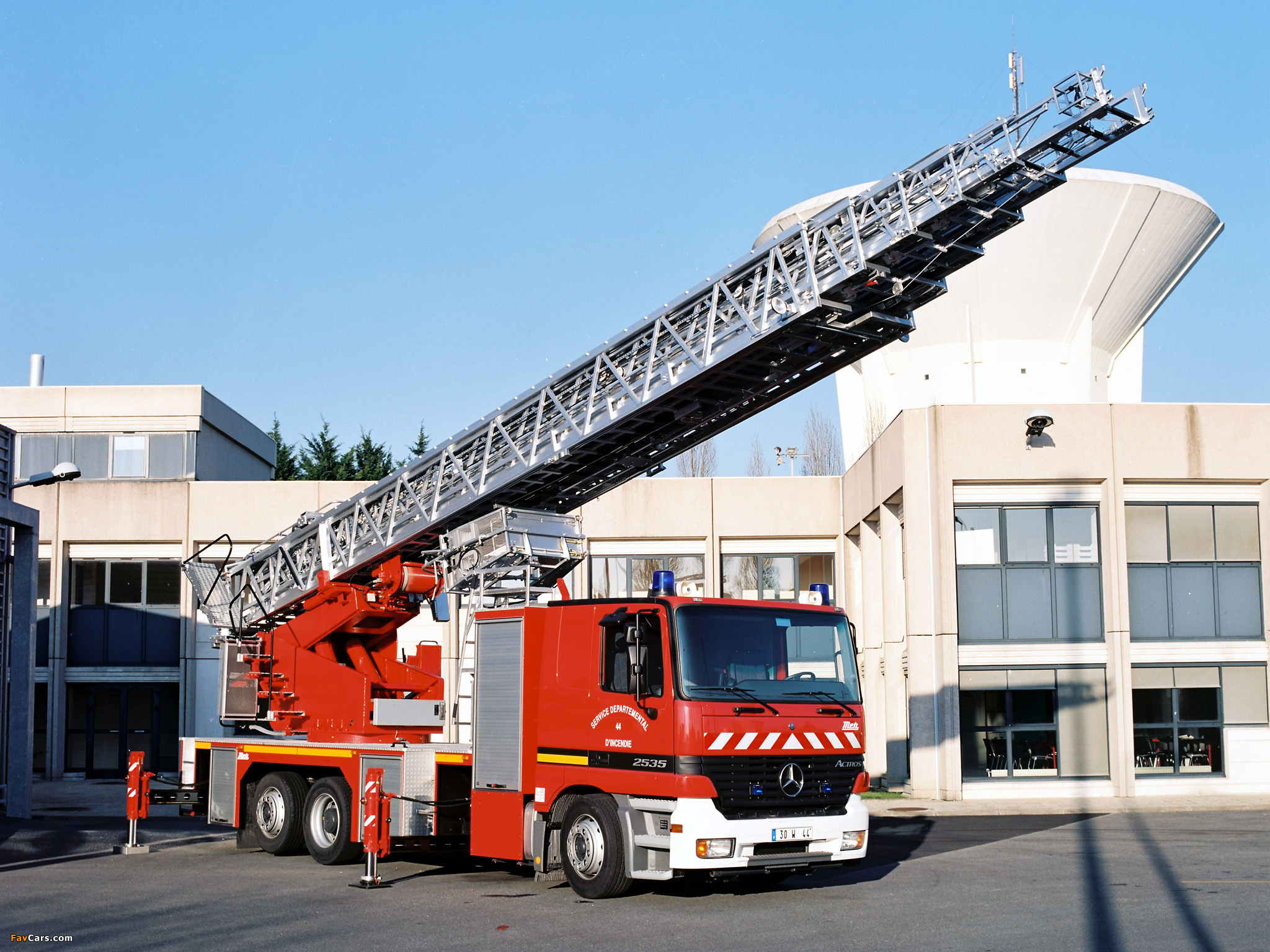 Mercedes-Benz Actros 2535 Feuerwehr by Metz (MP1) 1997–2002 wallpapers (2048 x 1536)