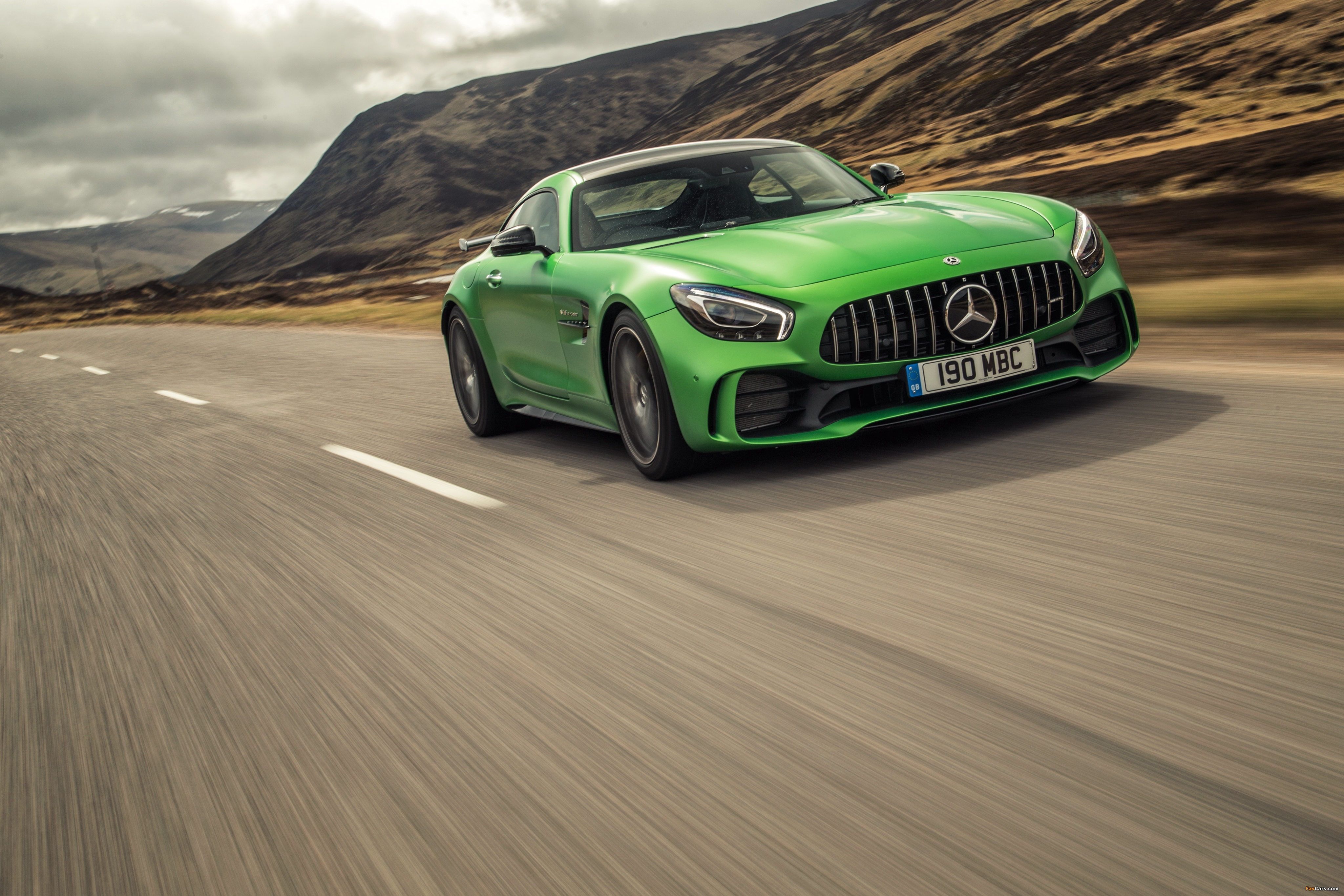 Mercedes-AMG GT R UK-spec (C190) 2017 wallpapers (4096 x 2731)