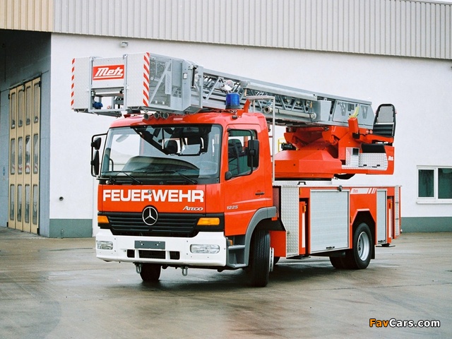 Images of Mercedes-Benz Atego 1225 Feuerwehr by Metz 2005 (640 x 480)