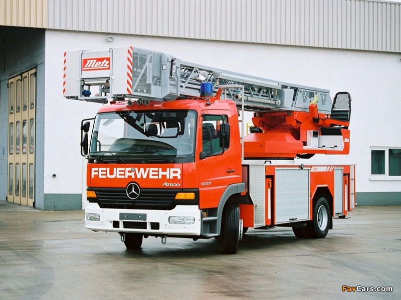 Images of Mercedes-Benz Atego 1225 Feuerwehr by Metz 2005 (800 x 600)