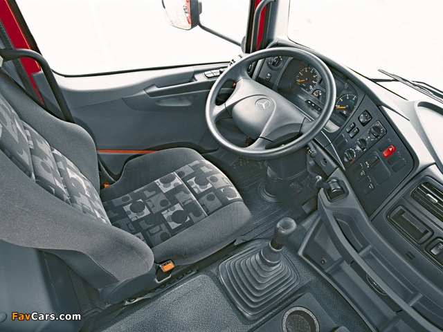 Images of Mercedes-Benz Atego 818 2005 (640 x 480)