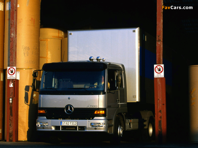 Mercedes-Benz Atego 1323 1998–2005 images (640 x 480)