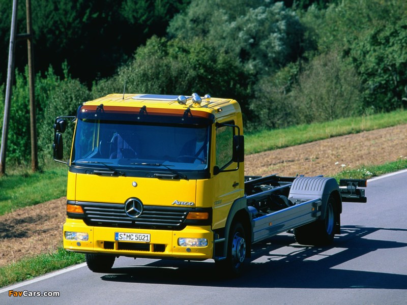 Mercedes-Benz Atego 1323 1998–2005 images (800 x 600)