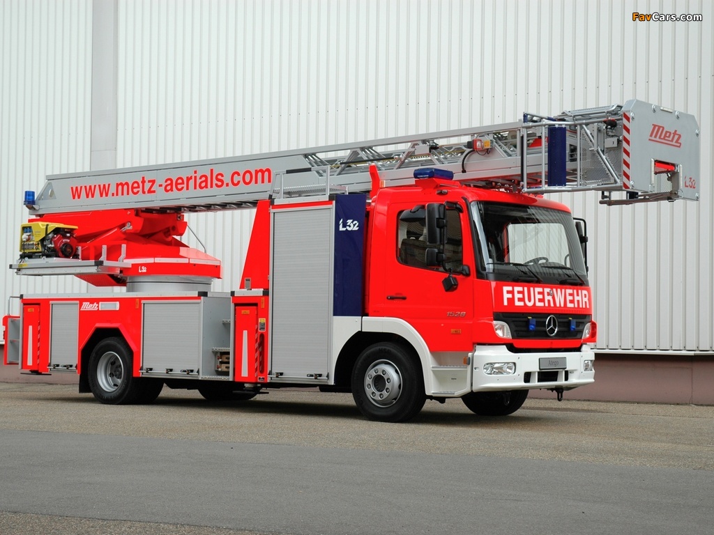 Mercedes-Benz Atego 1528 Feuerwehr by Metz 2005–13 pictures (1024 x 768)