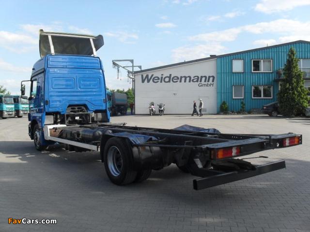 Pictures of Mercedes-Benz Atego 2004 (640 x 480)
