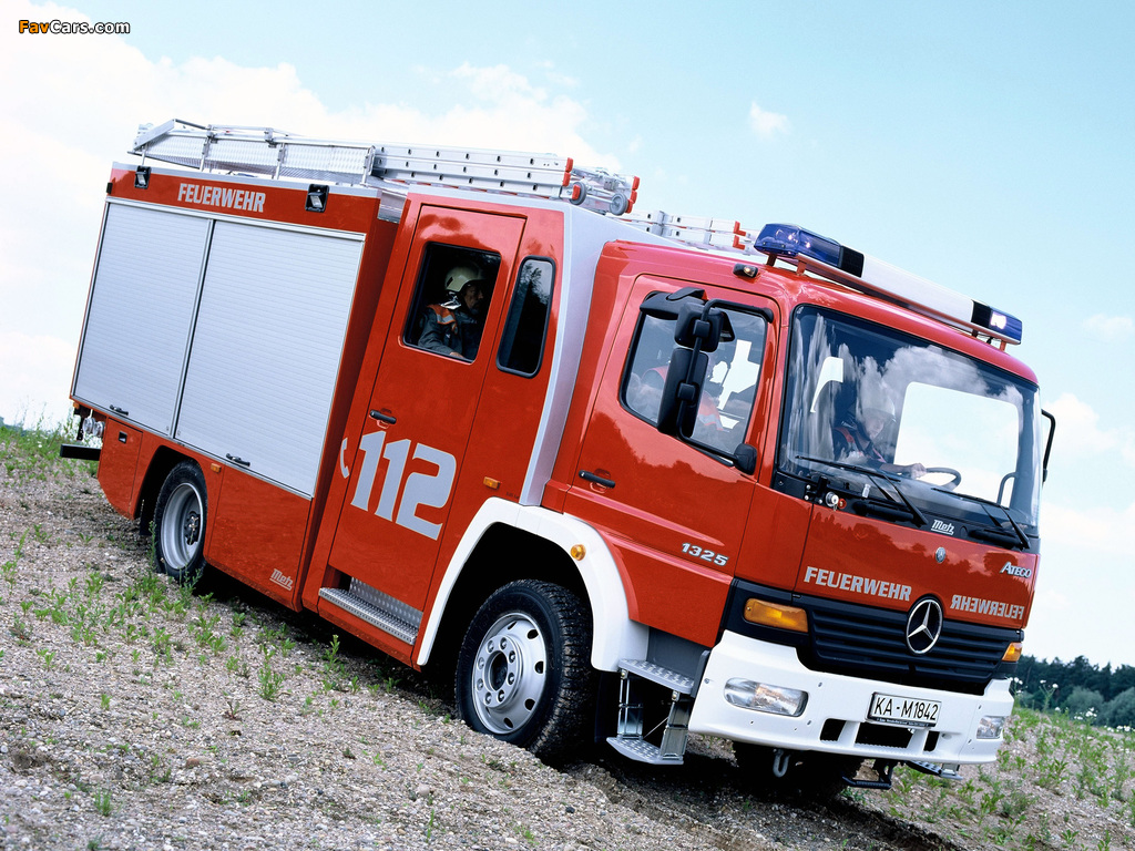 Mercedes-Benz Atego 1325 Feuerwehr by Metz 1998–2005 wallpapers (1024 x 768)