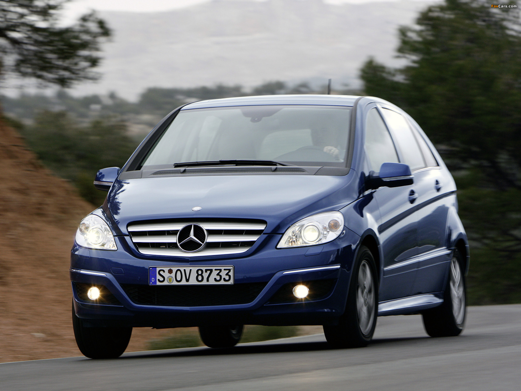 Images of Mercedes-Benz B 170 NGT (W245) 2008–11 (2048 x 1536)