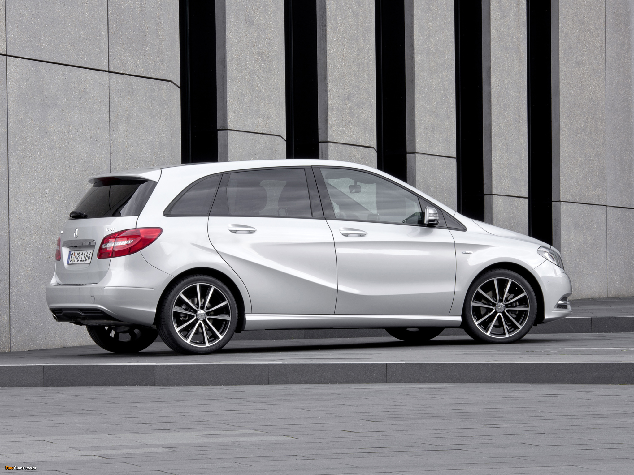 Images of Mercedes-Benz B 200 CDI BlueEfficiency (W246) 2011 (2048 x 1536)