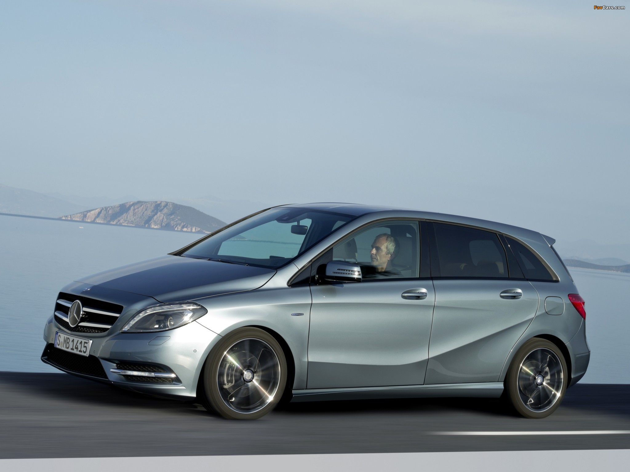 Images of Mercedes-Benz B 200 CDI BlueEfficiency (W246) 2011 (2048 x 1536)