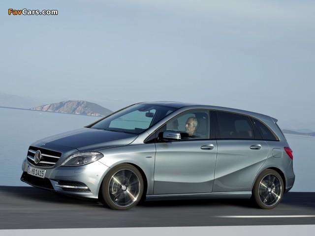 Images of Mercedes-Benz B 200 CDI BlueEfficiency (W246) 2011 (640 x 480)