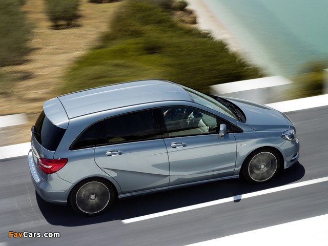 Images of Mercedes-Benz B 200 CDI BlueEfficiency (W246) 2011 (640 x 480)