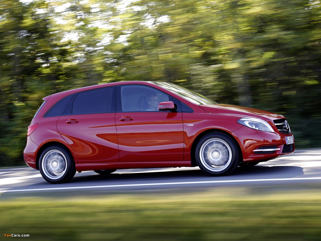 Images of Mercedes-Benz B 180 CDI BlueEfficiency (W246) 2011 (1280 x 960)