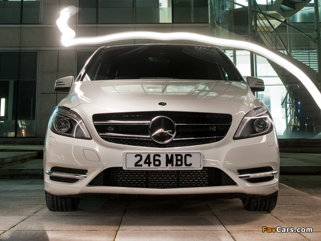 Images of Mercedes-Benz B 200 BlueEfficiency UK-spec (W246) 2012 (640 x 480)