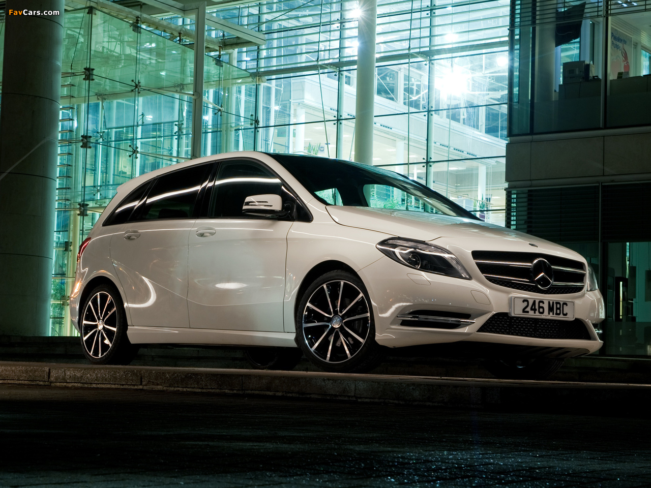 Mercedes-Benz B 200 BlueEfficiency UK-spec (W246) 2012 images (1280 x 960)