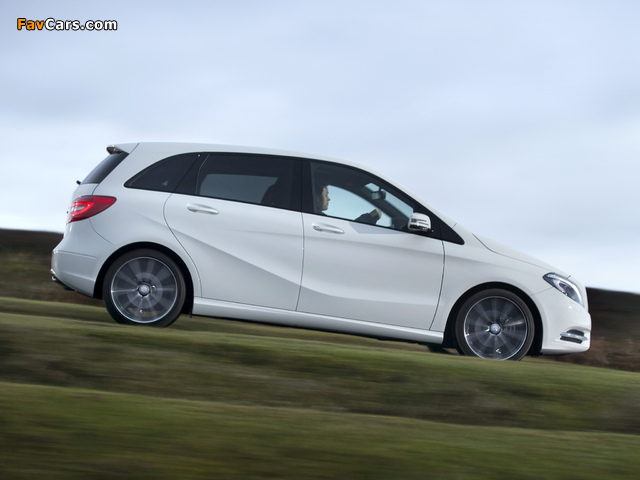 Photos of Mercedes-Benz B 200 BlueEfficiency UK-spec (W246) 2012 (640 x 480)