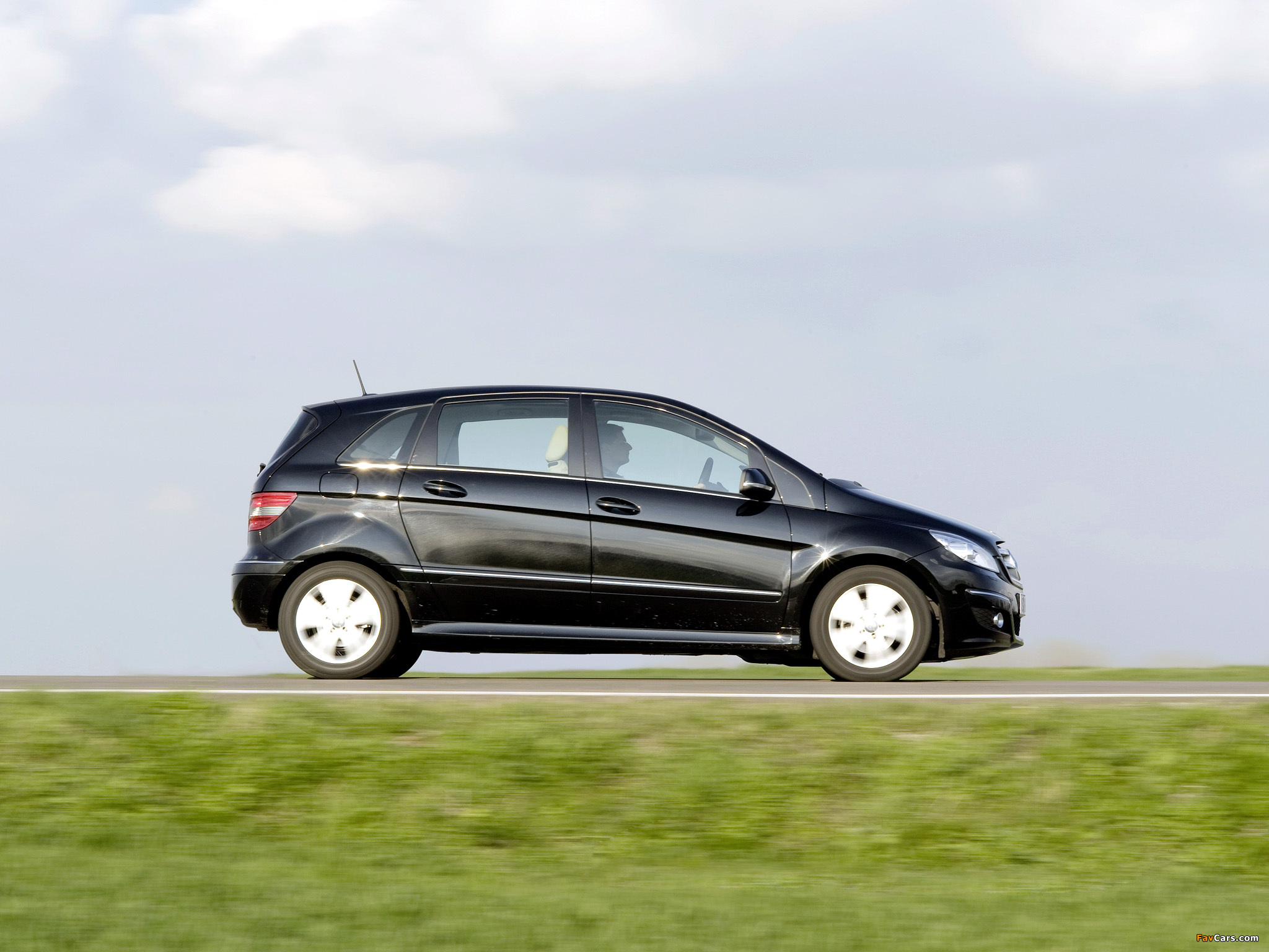 Pictures of Mercedes-Benz B 200 CDI (W245) 2008–11 (2048 x 1536)