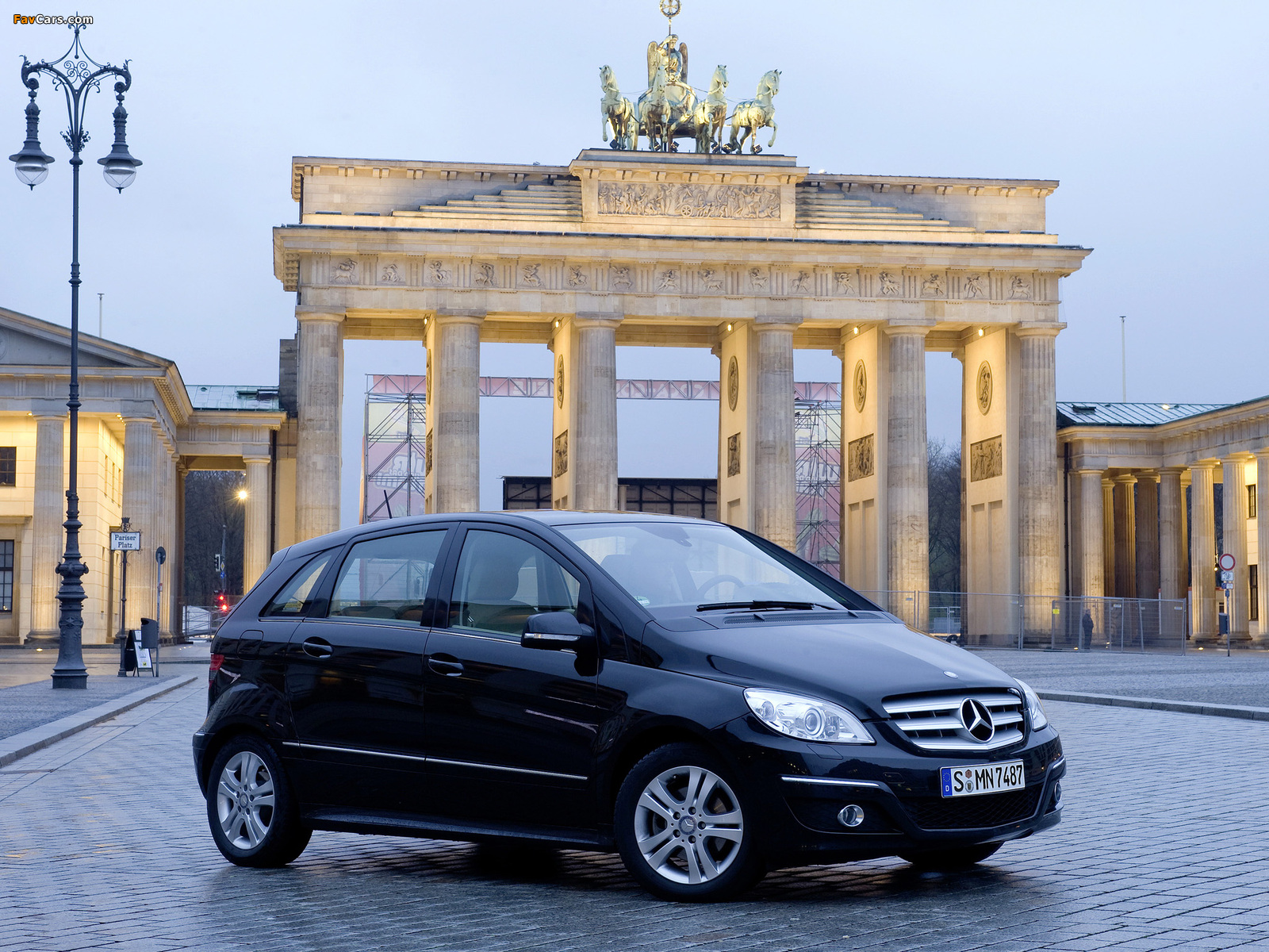 Pictures of Mercedes-Benz B 200 CDI (W245) 2008–11 (1600 x 1200)