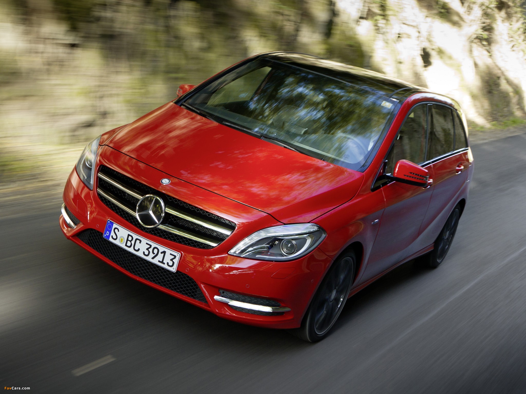 Pictures of Mercedes-Benz B 200 CDI BlueEfficiency (W246) 2011 (2048 x 1536)