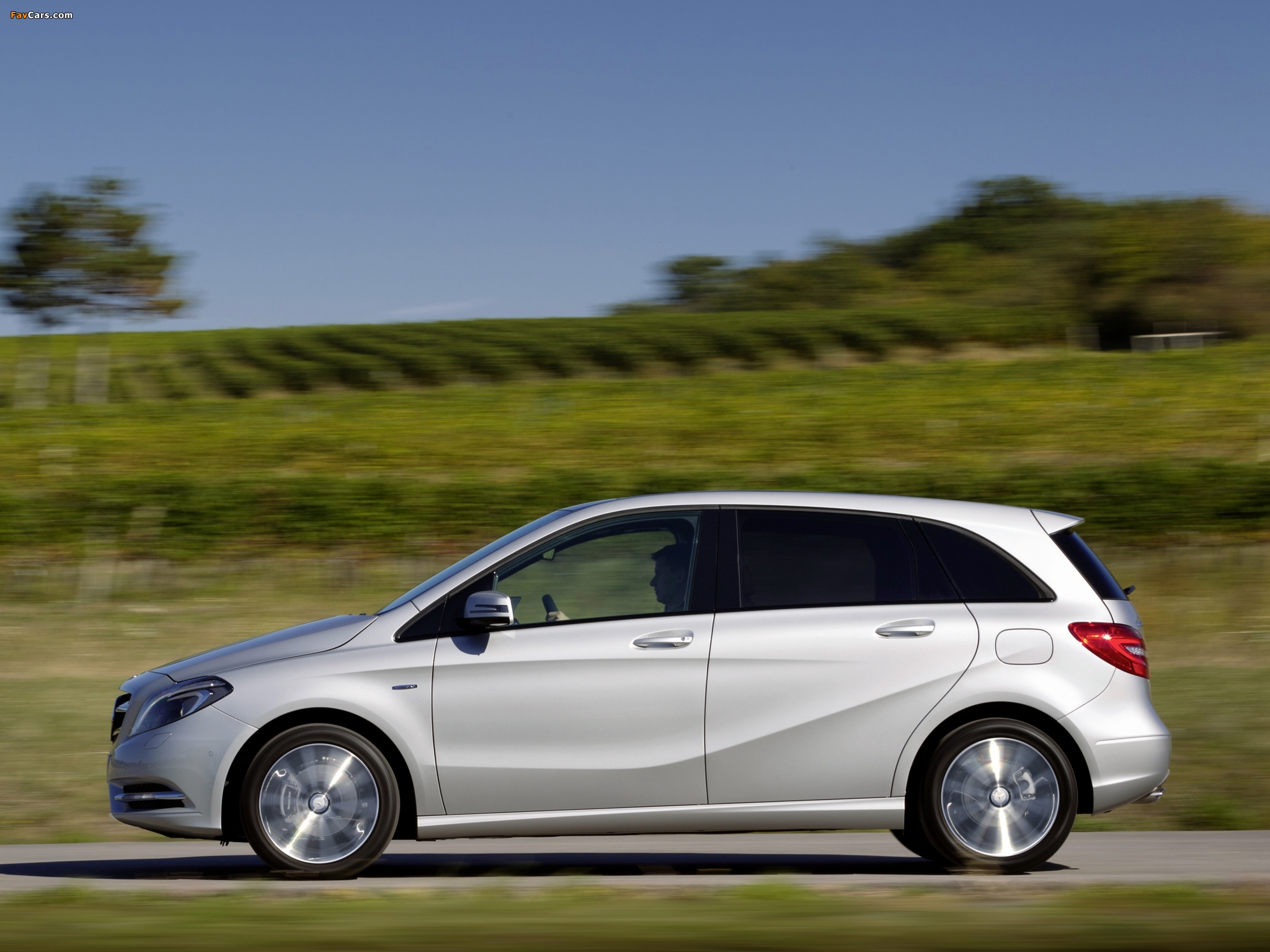 Pictures of Mercedes-Benz B 180 BlueEfficiency (W246) 2011 (2048 x 1536)