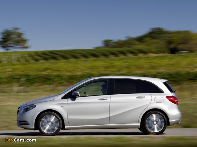 Pictures of Mercedes-Benz B 180 BlueEfficiency (W246) 2011 (640 x 480)