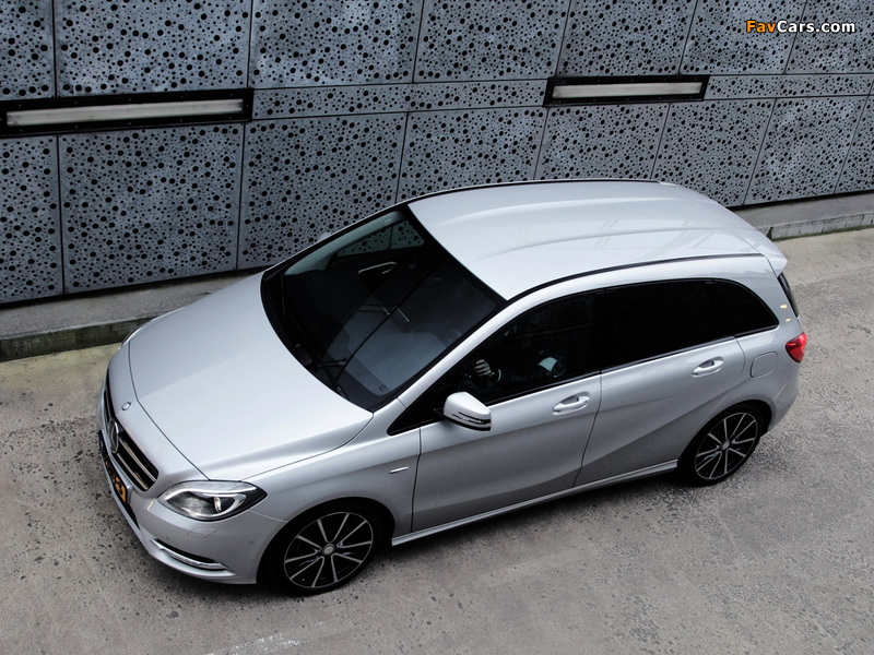 Pictures of Mercedes-Benz B 180 BlueEfficiency (W246) 2011 (800 x 600)