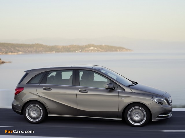Pictures of Mercedes-Benz B 180 CDI BlueEfficiency (W246) 2011 (640 x 480)