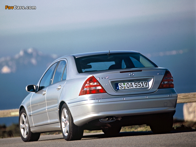 Images of Mercedes-Benz C 220 CDI (W203) 2000–07 (640 x 480)