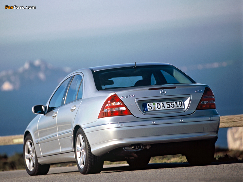 Images of Mercedes-Benz C 220 CDI (W203) 2000–07 (800 x 600)
